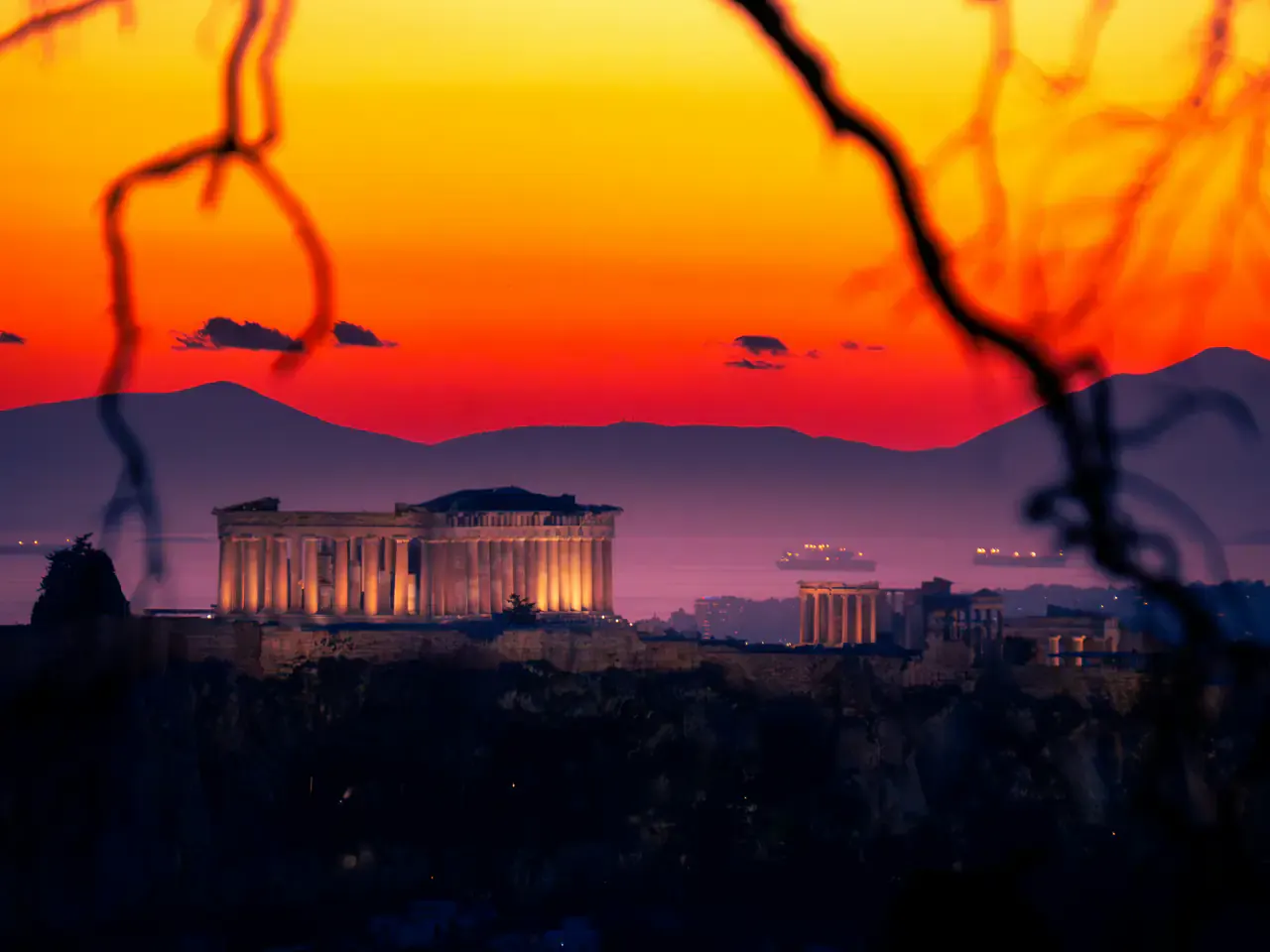 Acropoli di Atene al tramonto sopra la citta
