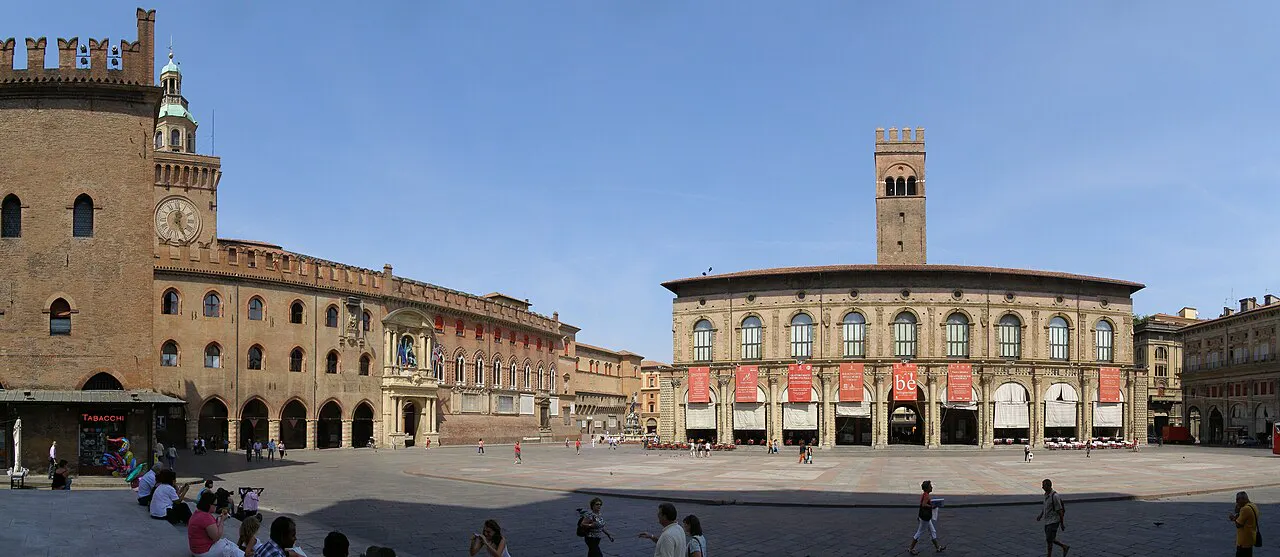 Piazza Maggiore a Bologna con la basilica di San Petronio