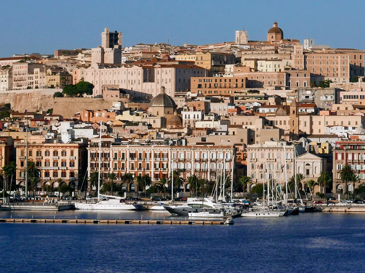 Quartiere Castello di Cagliari sopra il porto